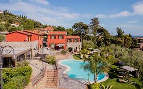 Leonardo Resort